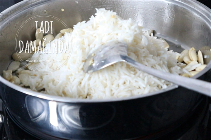 Dereotlu Bademli Pilav