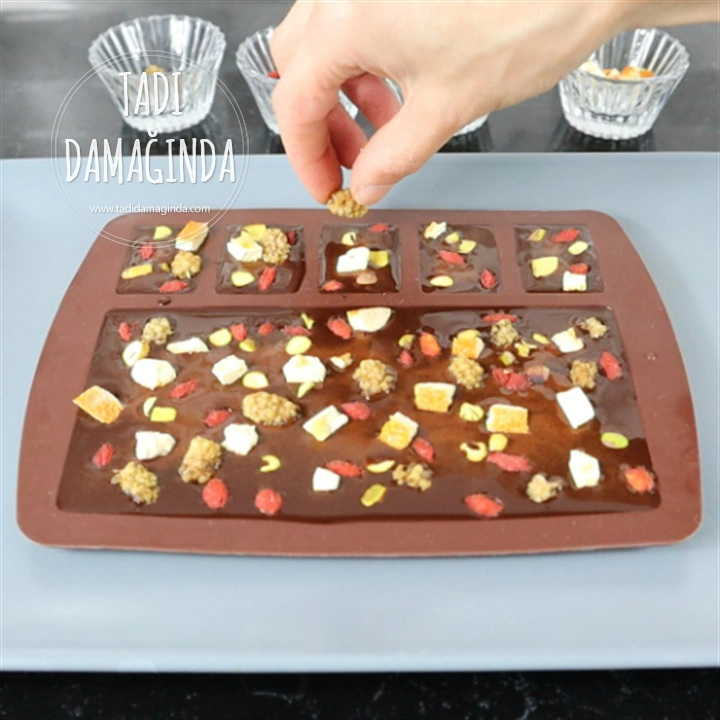 Şekersiz ve Vegan Ev Yapımı Çikolata