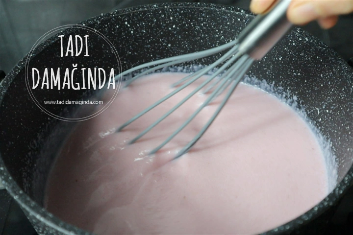 Çilekli İrmikli Toplar