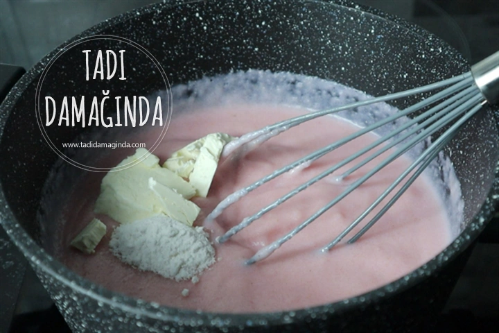 Çilekli İrmikli Toplar