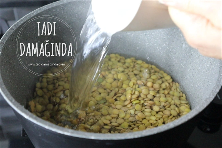 Erişteli Yeşil Mercimek Çorbası (Sakala Çarpan)