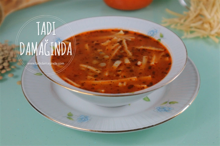Erişteli Yeşil Mercimek Çorbası (Sakala Çarpan)