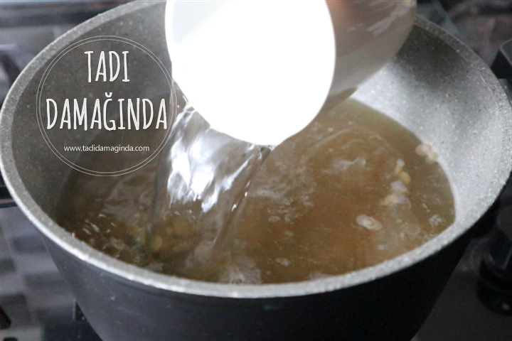 Erişteli Yeşil Mercimek Çorbası (Sakala Çarpan)