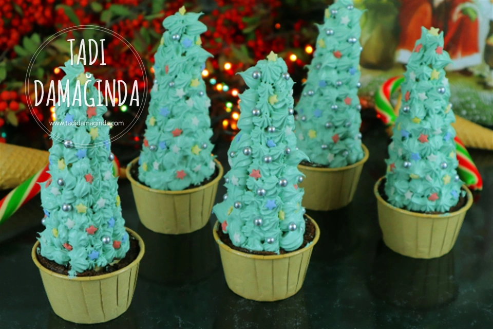 Yeni Yıla Özel Çam Ağacı Görünümlü Cupcake