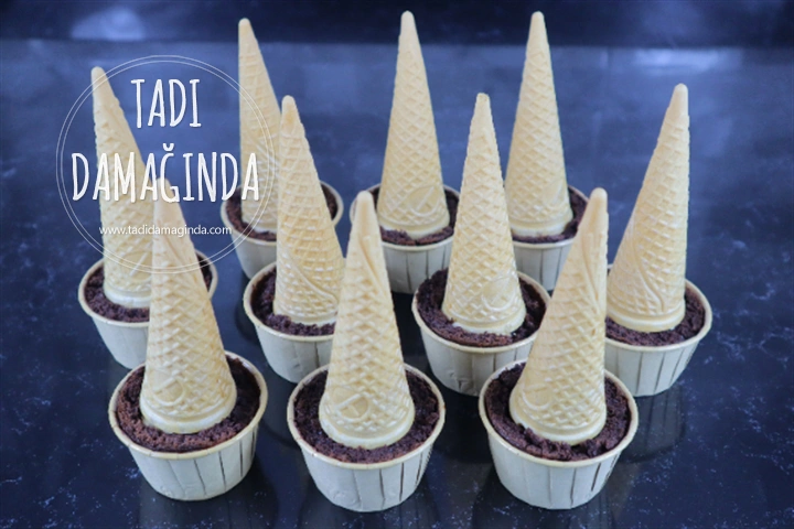 Yeni Yıla Özel Çam Ağacı Görünümlü Cupcake