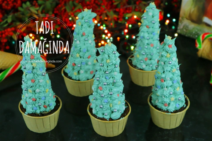 Yeni Yıla Özel Çam Ağacı Görünümlü Cupcake