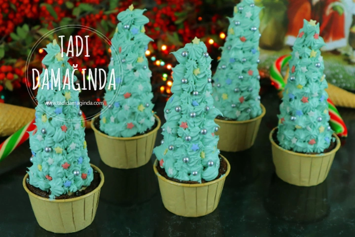 Yeni Yıla Özel Çam Ağacı Görünümlü Cupcake