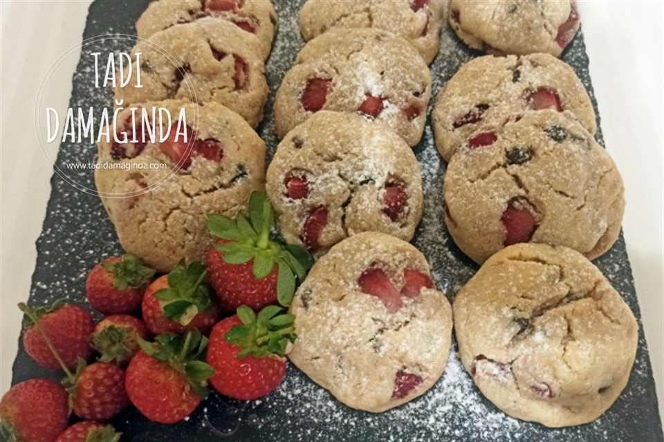 Çilekli Çikolatalı Kurabiye