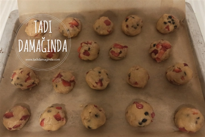 Çilekli Çikolatalı Kurabiye