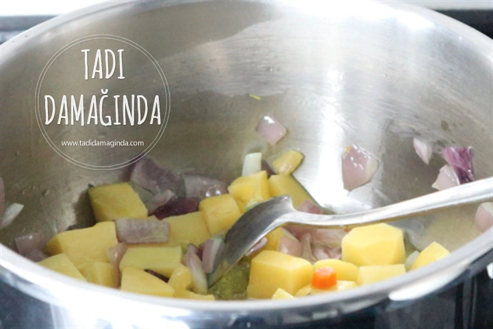 Vegan Sütlü Bal Kabağı Çorbası