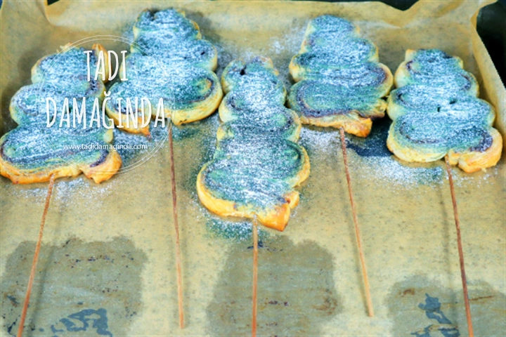 Çikolatalı Milföyden Çam Ağacı