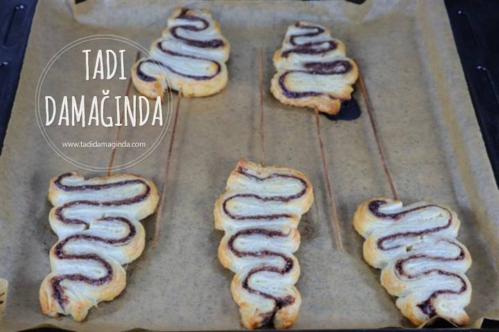 Çikolatalı Milföyden Çam Ağacı