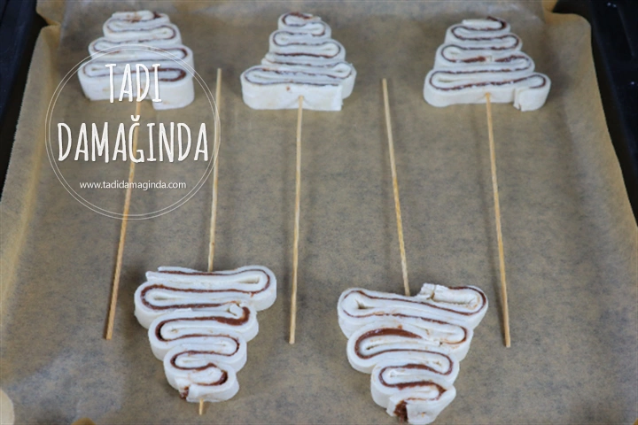 Çikolatalı Milföyden Çam Ağacı