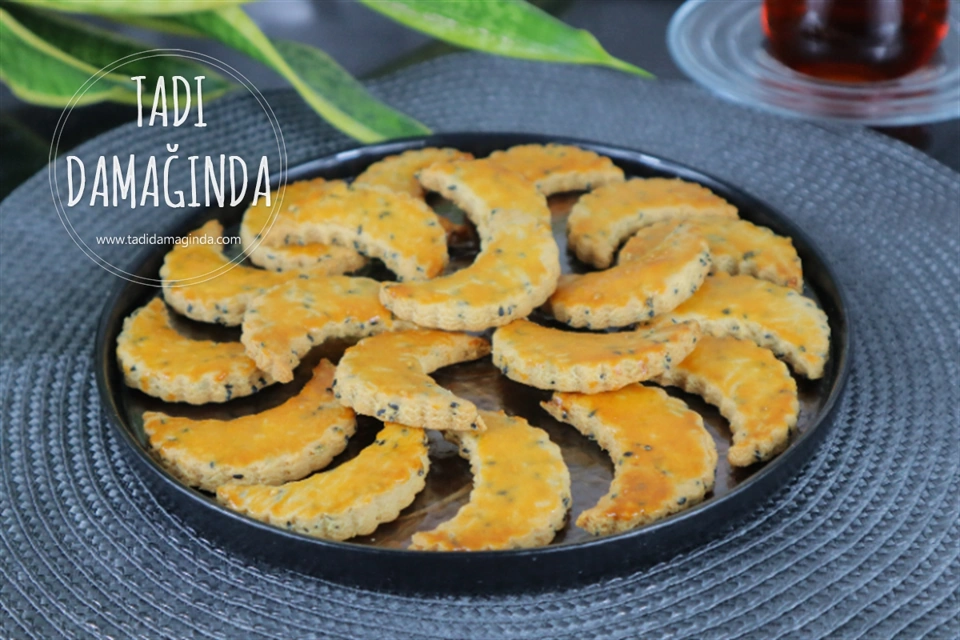 Çörek Otlu Ay Kurabiye