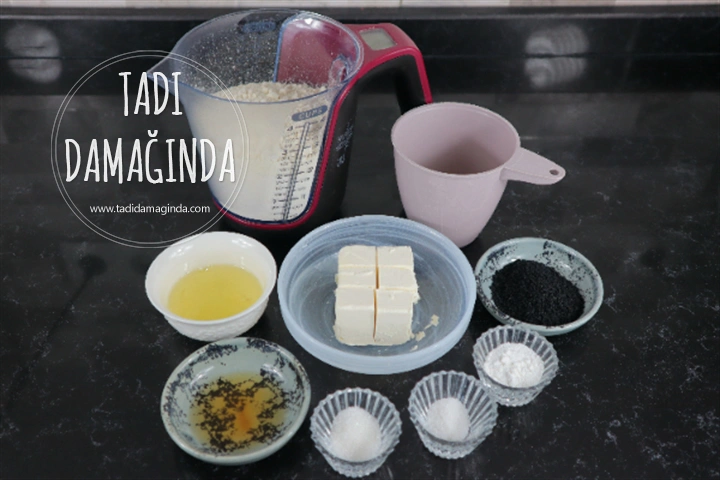 Çörek Otlu Ay Kurabiye