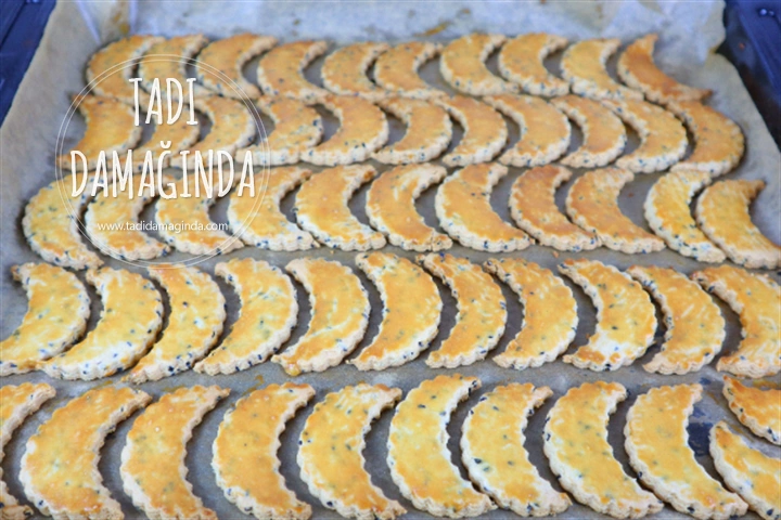 Çörek Otlu Ay Kurabiye