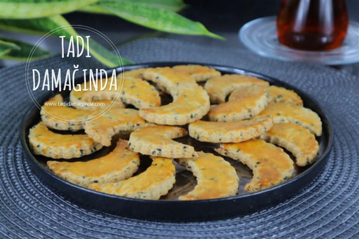 Çörek Otlu Ay Kurabiye