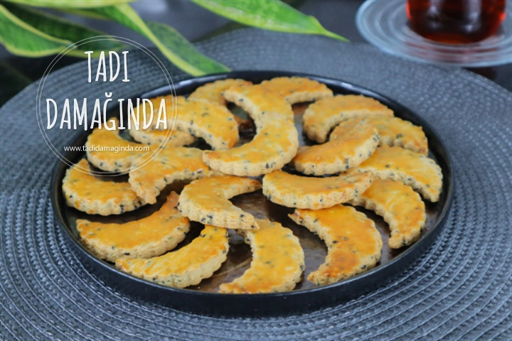 Çörek Otlu Ay Kurabiye