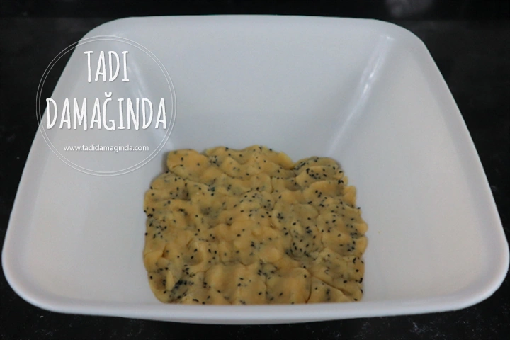 Çörek Otlu Ay Kurabiye