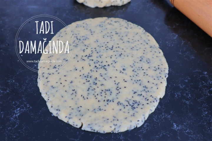 Çörek Otlu Ay Kurabiye