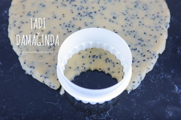 Çörek Otlu Ay Kurabiye