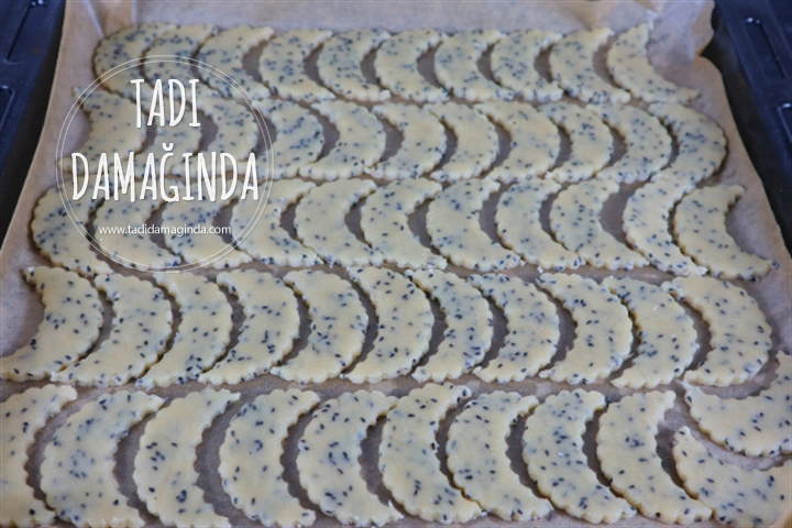 Çörek Otlu Ay Kurabiye