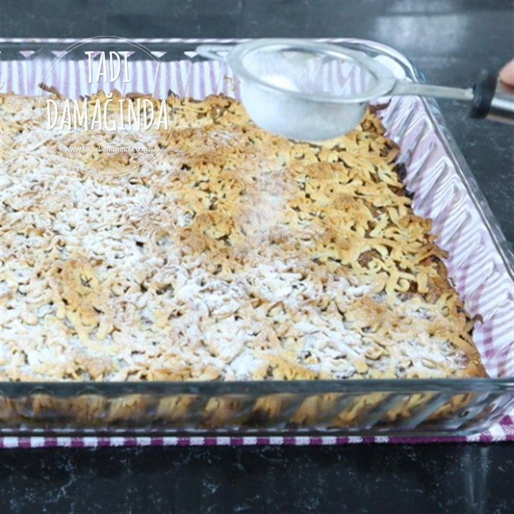 Borcamda Pratik Kıyır Kıyır Elmalı Kurabiye