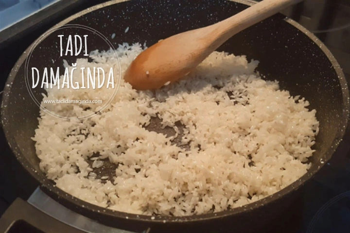 Tane Tane Pirinç Pilavı