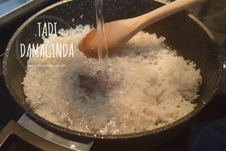 Tane Tane Pirinç Pilavı