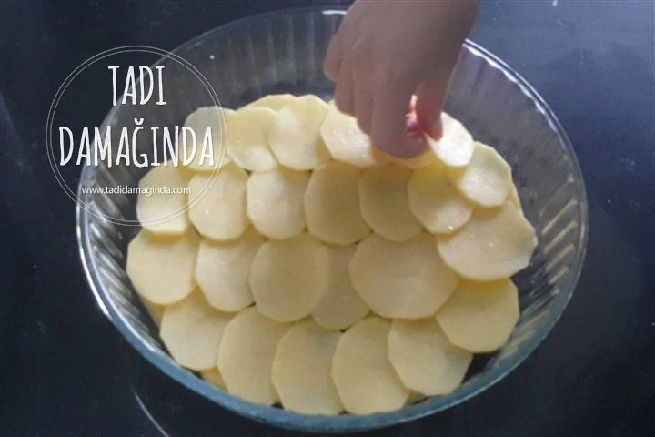 Fırında Tavuklu Kremalı Patates