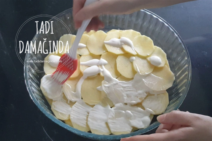 Fırında Tavuklu Kremalı Patates