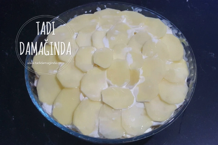 Fırında Tavuklu Kremalı Patates