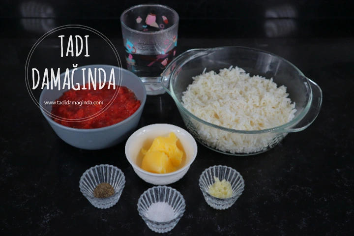 Domatesli Pirinç Pilavı