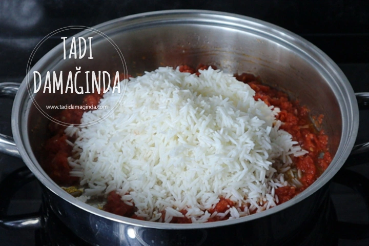 Domatesli Pirinç Pilavı