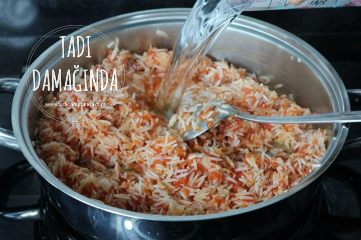 Domatesli Pirinç Pilavı