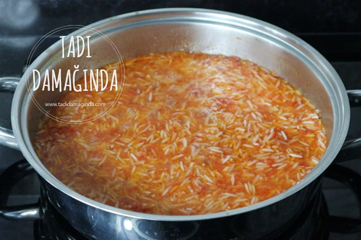 Domatesli Pirinç Pilavı