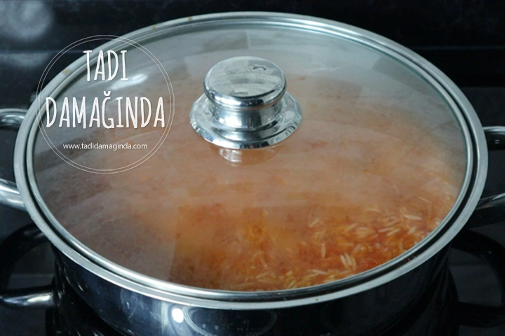 Domatesli Pirinç Pilavı