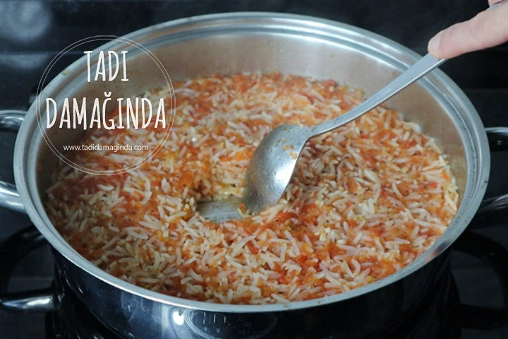 Domatesli Pirinç Pilavı