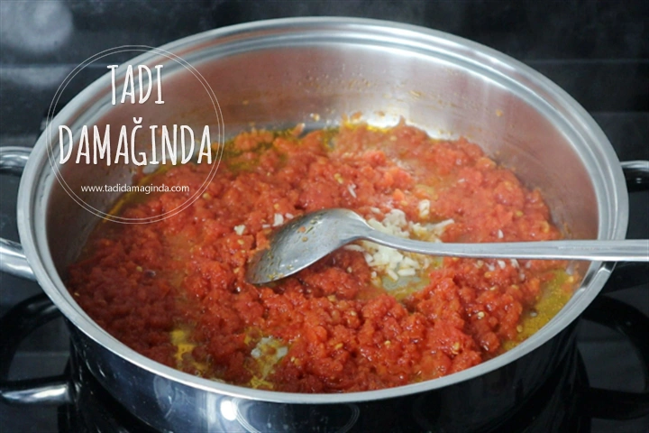 Domatesli Pirinç Pilavı