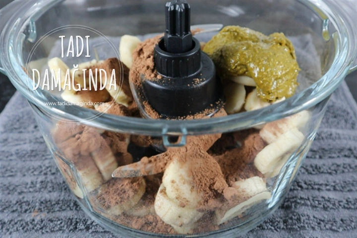 Kakaolu Antep Fıstıklı Muz Dondurması