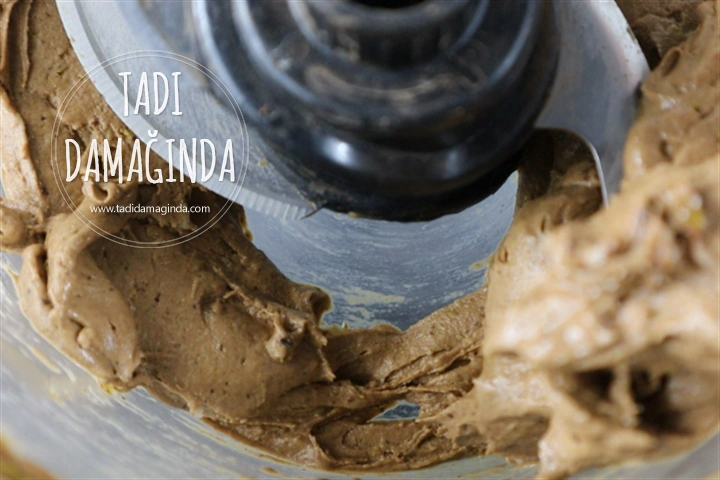 Kakaolu Antep Fıstıklı Muz Dondurması