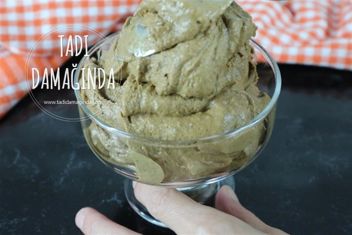 Kakaolu Antep Fıstıklı Muz Dondurması