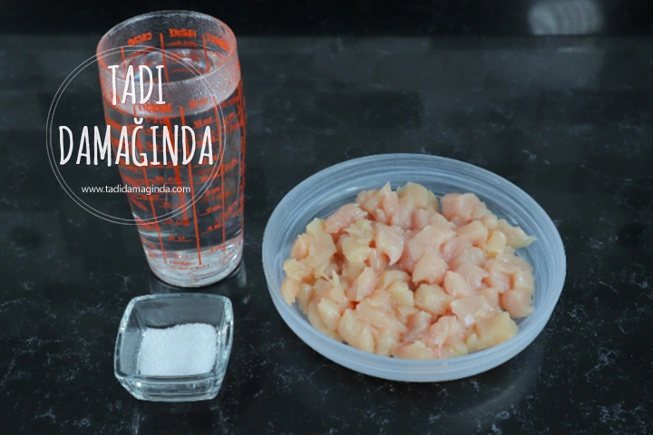 Avokadolu Mantarlı Tavuk Salatası