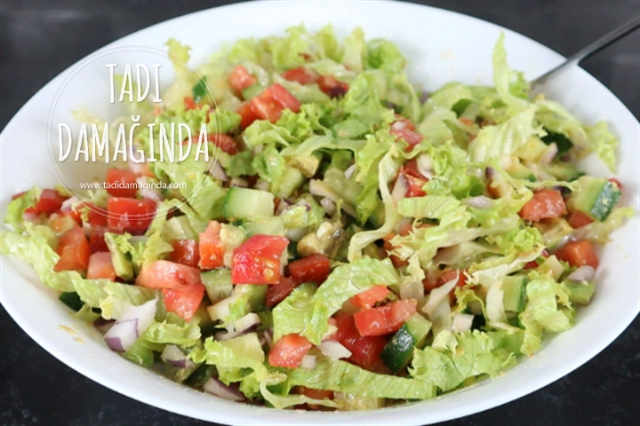 Avokadolu Mantarlı Tavuk Salatası