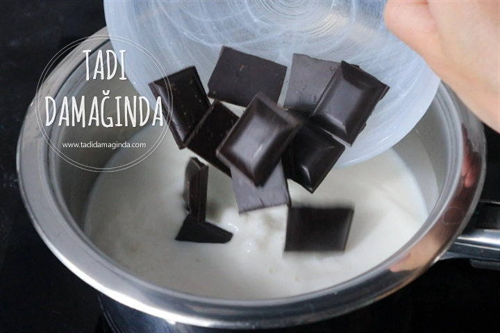 Fransız Usulü Sıcak Çikolata