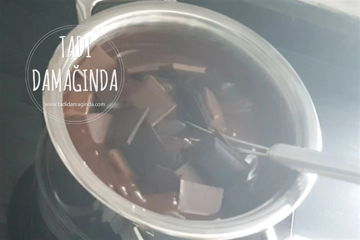 Bol Çikolatalı Kesme Puding (Glütensiz Yumurtasız)