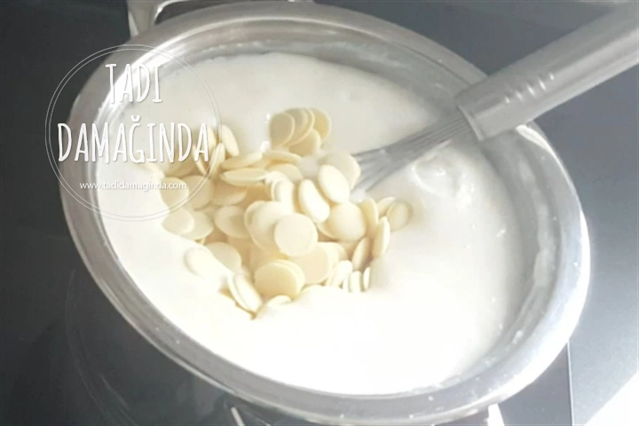 Bademli Hindistan Cevizli Muhallebi (Glütensiz Yumurtasız)