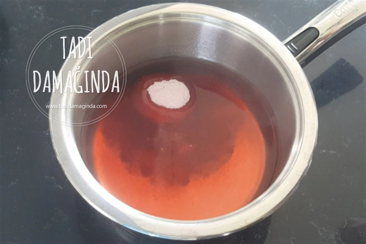 Çilekli Jöleli Muhallebi