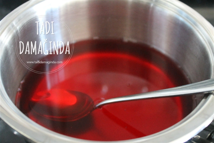 Çilekli Jöleli Muhallebi