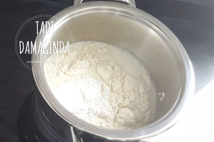 Çilekli Jöleli Muhallebi